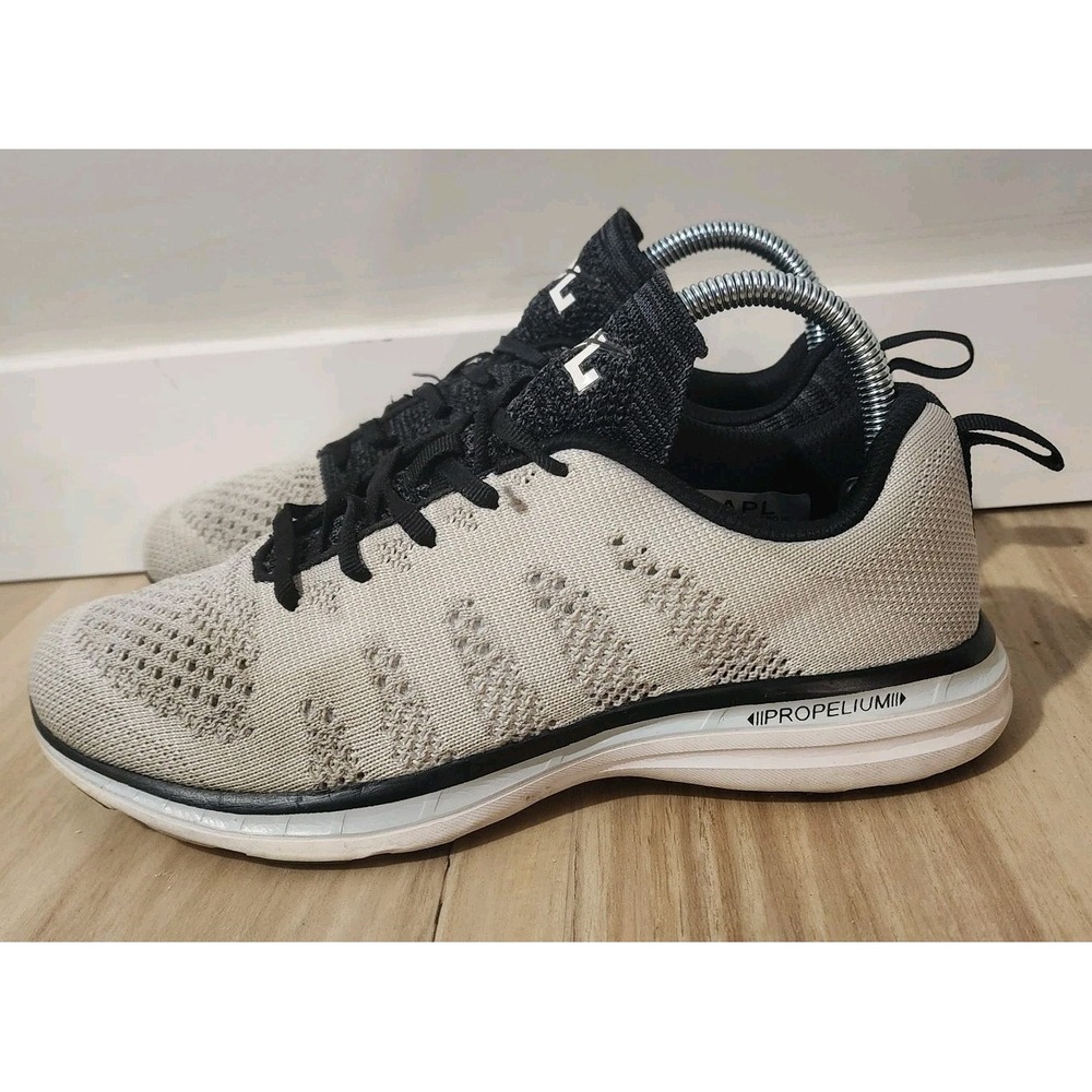 APLβ TECHLOOM PRO SNEAKERS WOMENS SIZE 8 WHITE BLACK GRAY RUNNING SHOES MOVEMENT